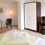 Отель Hotel Mueritzterrasse Рёбель